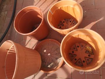 Vasi in plastica per fiori