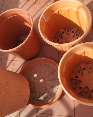 Vasi in plastica per fiori