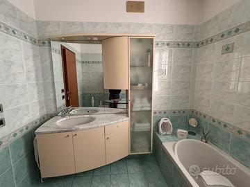 Mobile bagno sospeso
