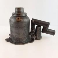 Antico martinetto idraulico/crick bottle crick