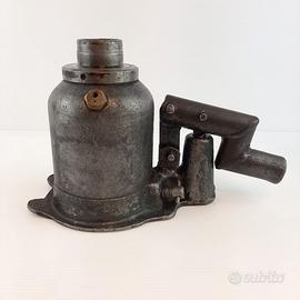 Antico martinetto idraulico/crick bottle crick