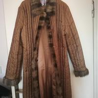 Cappotto elegante lucido marroncino e pelo