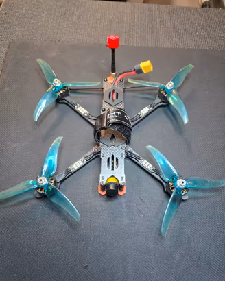 drone 5 pollici pronto al volo con tbs