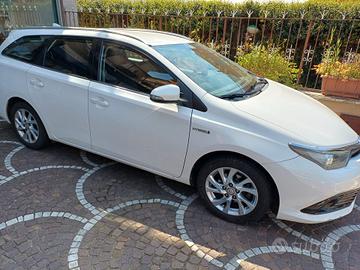 Toyota Auris Touring 1.8 Hybrid Business