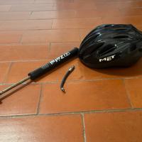 Bicicletta, casco, pompa sport