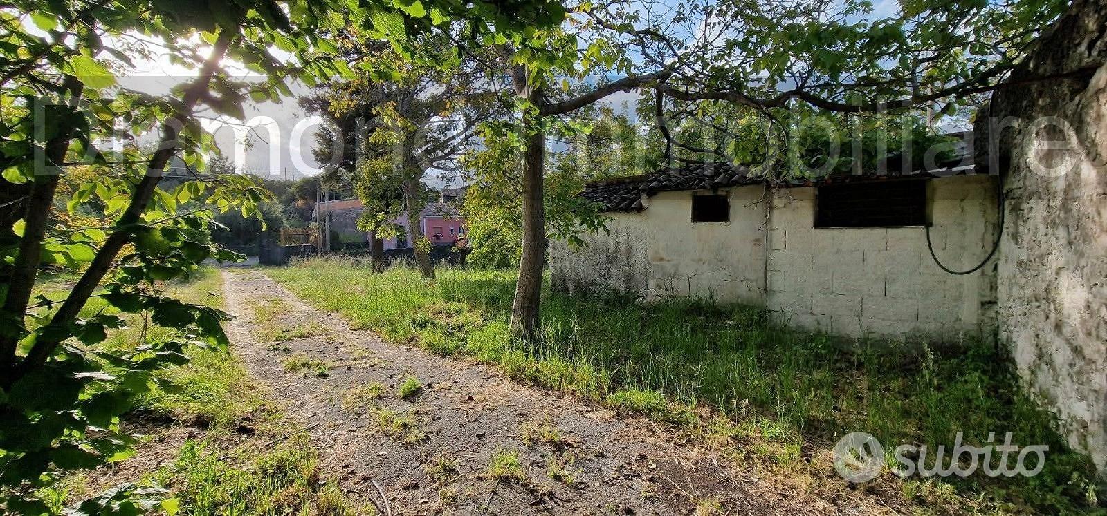 Fabbricato con terreno a Piedimonte Etneo - Vista 2