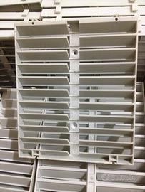 Lotto 171 supporti sostegni in plastica per CD