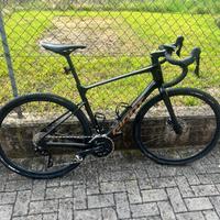 Bici gravel Giant Revolt 2
