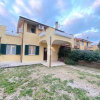 VILLA A SCHIERA A FABRICA DI ROMA