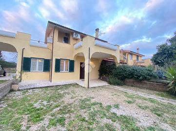 VILLA A SCHIERA A FABRICA DI ROMA