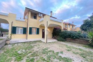 VILLA A SCHIERA A FABRICA DI ROMA