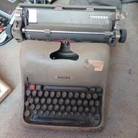 macchina da scrivere Olivetti 