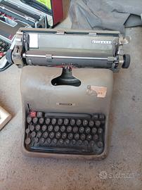 macchina da scrivere Olivetti 
