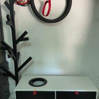 Cassettiera con attaccapanni