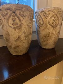 Coppia di vasi in cemento