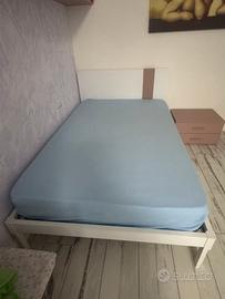 Letto a una piazza e mezzo piu comodino