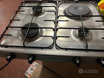 Piano cottura da incasso Ariston 3 fuochi+ piastra