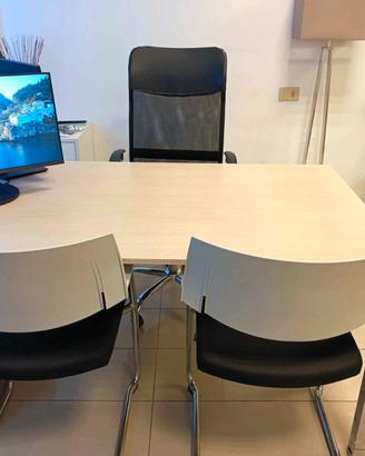 Sedie e scrivanie per ufficio