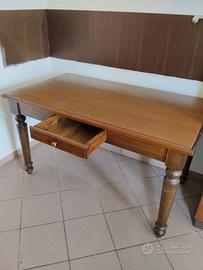 tavolo noce con gambe ritorte