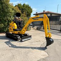 E242 - Escavatore 15 q Komatsu PC15 Carro Allargab