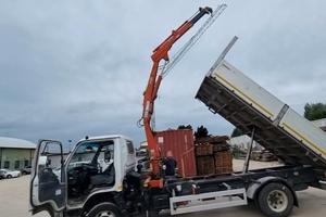 Isuzu ribaltabile trilaterale piu gru