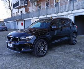 VOLVO XC40 D3 AWD Geartronic Momentum