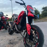 Hypermotard 821