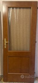Porta interna in legno con vetro satinato