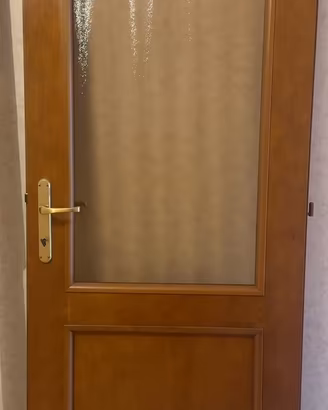 Porta interna in legno con vetro satinato