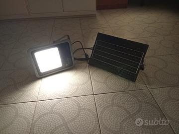 Illuminazione da esterno con pannello solare