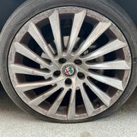 Cerchi in lega Alfa romeo R18