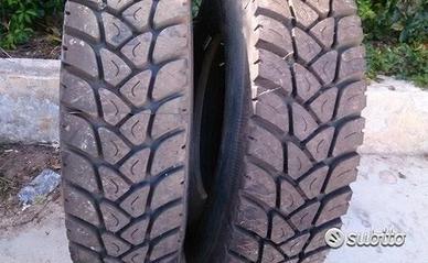 Coppia di gomme ricoperte nuove 12.00 20 pir