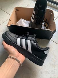 Scarpe adidas nere e bianche