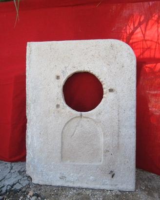 Bocca di pozzo antica in pietra massello
