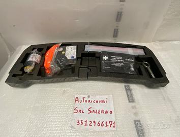 Kit Ginfiaggio Gomme + Soccorso Nel Vano Baule Sma