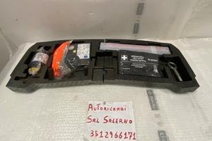 Kit Ginfiaggio Gomme + Soccorso Nel Vano Baule Sma