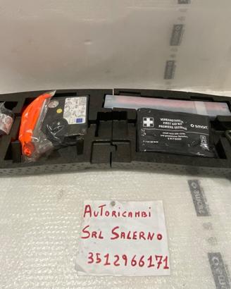 Kit Ginfiaggio Gomme + Soccorso Nel Vano Baule Sma