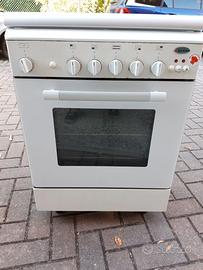 Cucina con forno a gas