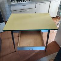 Tavolo vintage anni 50 giallo