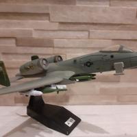 Aereo A 10 scala 1/72