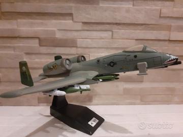 Aereo A 10 scala 1/72
