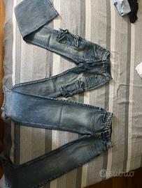 Lotto due jeans a zampa e  normale