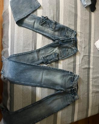 Lotto due jeans a zampa e  normale