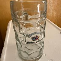 Boccali birra in vetro e in ceramica