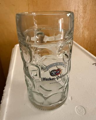 Boccali birra in vetro e in ceramica