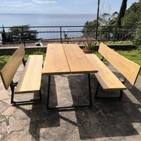 Tavolo e panche da giardino in legno di larice