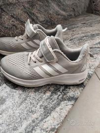 scarpe Adidas con strappo tg 35