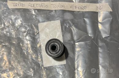 Tappo Alettato Tondo con Foro 30