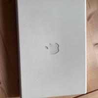 Apple MacBook