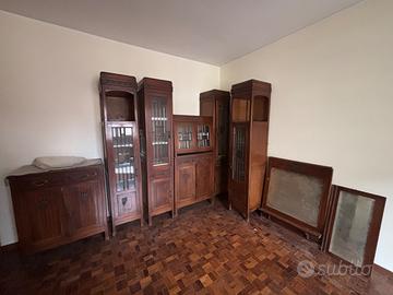 Mobile da salotto antico in legno con vetrine – st